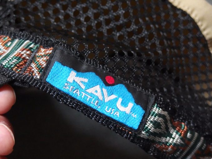 KAVU-カブー-サイドの刺繍タグ