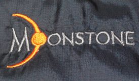 MOONSTONEムーンストーン-シェーラスジャケット-胸の刺繍ロゴ