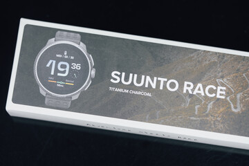 SUUNTO(スント)|北欧の美学と精密技術が紡ぐ「冒険の羅針盤」
