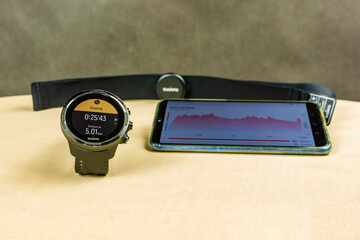 SUUNTO(スント)|北欧の美学と精密技術が紡ぐ「冒険の羅針盤」