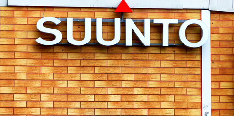 SUUNTO（スント）｜北欧の美学と精密技術が紡ぐ「冒険の羅針盤」