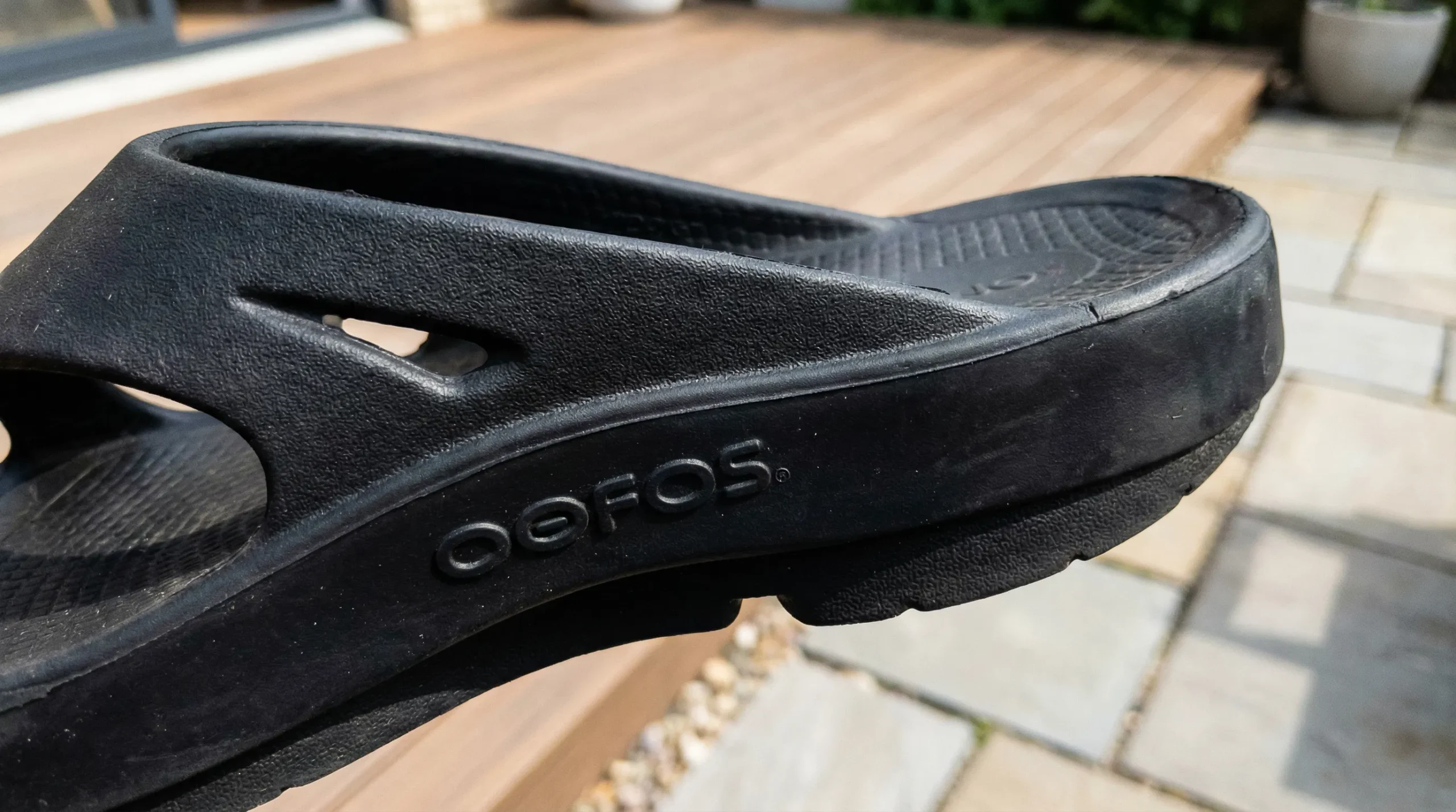 OOFOS（ウーフォス）｜疲れた足を「無重力」へ導く、リカバリーシューズの開拓者