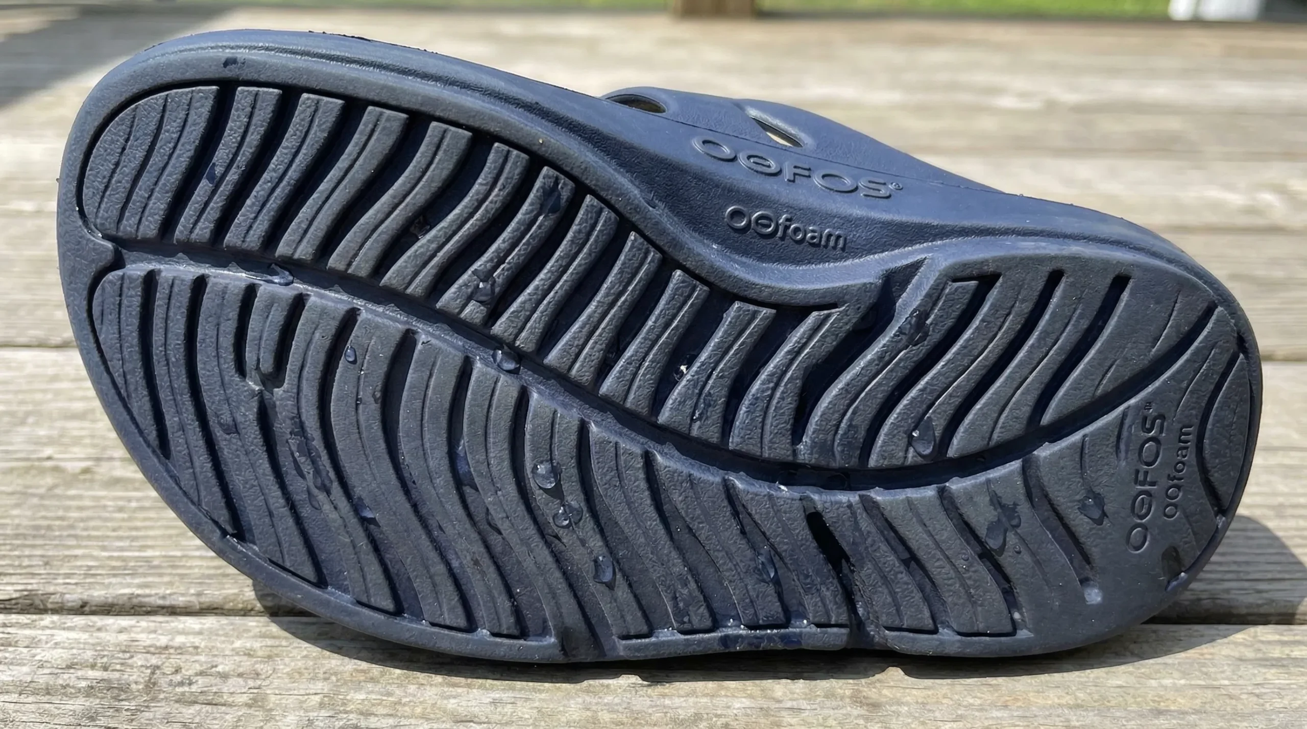 OOFOS（ウーフォス）｜疲れた足を「無重力」へ導く、リカバリーシューズの開拓者
