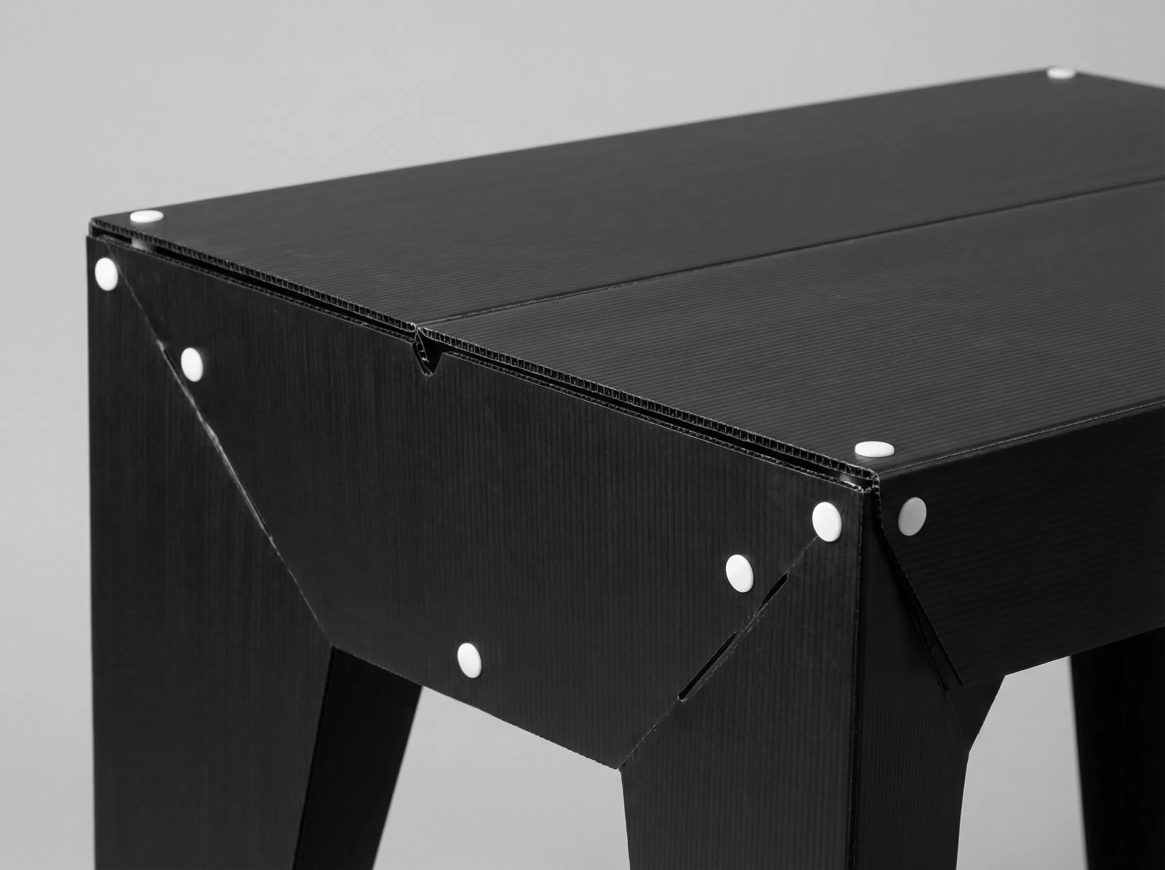 Cascade Wild（カスケードワイルド）｜ULハイカーの「地べたスタイル」を救う、65gの超軽量テーブル